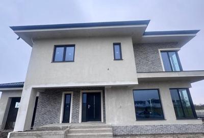 Casă cu 5 camere cu Teren 500 Mp în Central - 3