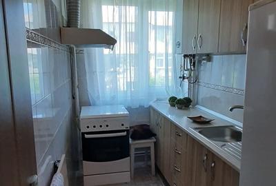 Apartament cu 3 camere semidecomandat în Micro 5 - 4