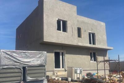 Casă cu 4 camere cu Teren 420 Mp în Central