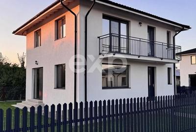 Casă cu 5 camere cu Teren 350 Mp în Ulmi