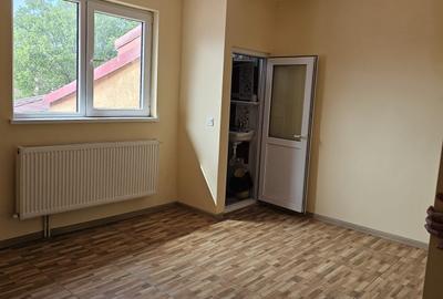 Casă cu 2 camere cu Teren 110 Mp în Faleza Nord