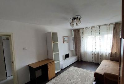 Garsonieră decomandată în Baza 3 - 2