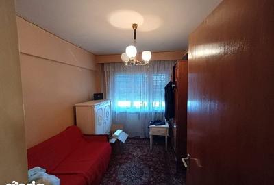 Apartament cu 4 camere decomandat în Progresul - 5