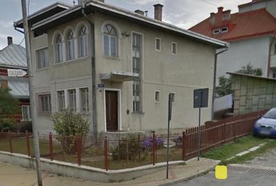 Casă cu Teren 409 Mp în Central - 2