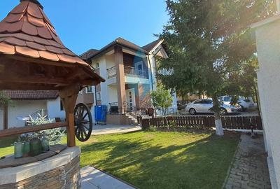 Casă cu 8 camere în Bucium
