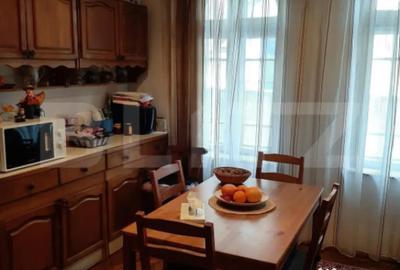 Casă cu 10 camere cu Teren 355 Mp în Democrației - 15