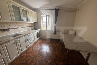 Apartament cu 3 camere decomandat, mobilat în Micro 16