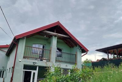 Casă cu Teren 421 Mp în Central - 2