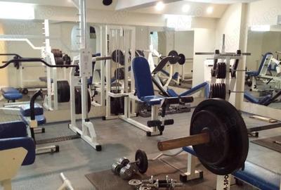 Spațiu comercial, de 300 mp, în Central - 4