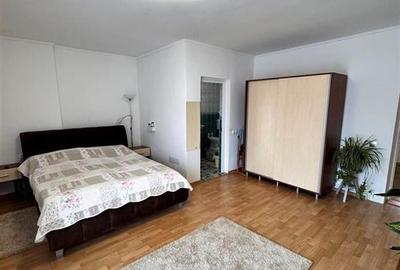 Casa in apreciabil potential,cu terase, curte,gradina echipata,2 pivnite,Str. Ro - 25