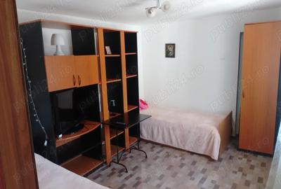 De inchiriat , Pentru eleve - 1