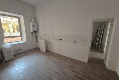 Apartament cu 3 camere semidecomandat în Central - 9