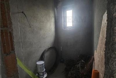 Casă cu 7 camere cu Canalizare în Rahova - 20
