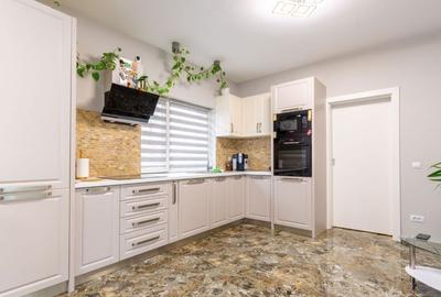 Casă cu 4 camere în Florești