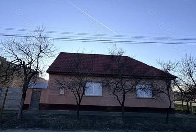 Casă cu 5 camere cu Teren 711 Mp în Ghiroda - 2