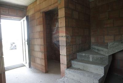 Casă cu 4 camere cu Teren 850 Mp în Central - 5