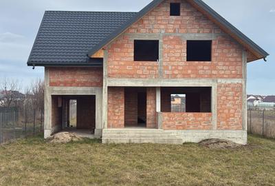 Casă cu 4 camere în Central - 1