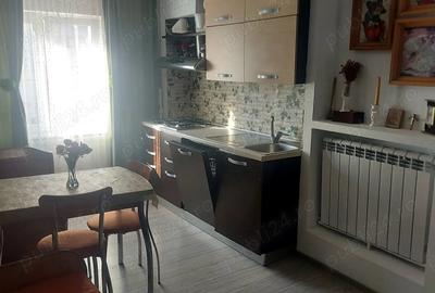 Vand apartament cu 2 camere decomandate in Siret