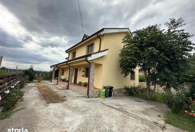Casă cu 5 camere cu Canalizare în Vânători - 3