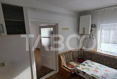 Casa cu 3 camere de vanzare in centrul Municipiului Sebes - 1