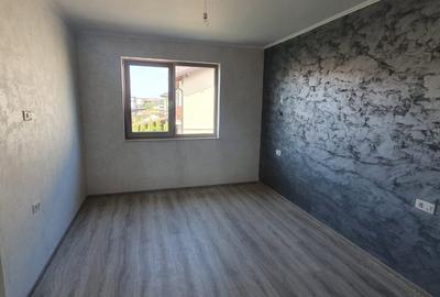 Apartament cu 3 camere semidecomandat în Păcurari - 1