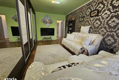 Apartament cu 3 camere decomandat în Piața Centrală