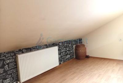 Apartament cu 3 camere decomandat, mobilat în Nufărul - 5