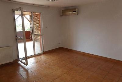 Casă cu 6 camere cu Teren 250 Mp în Rahova - 1