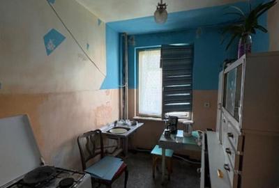 Apartament de vanzare, cu 2 camere semidecomandat, 48 mp, zo - 3