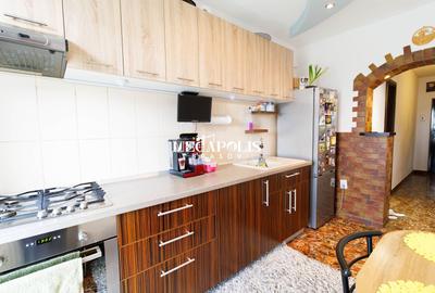 Apartament cu 2 camere decomandat în Tractorul - 9