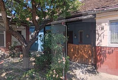 Apartament de vanzare, cu 2 camere, 55 mp, zona Sinaia - 2