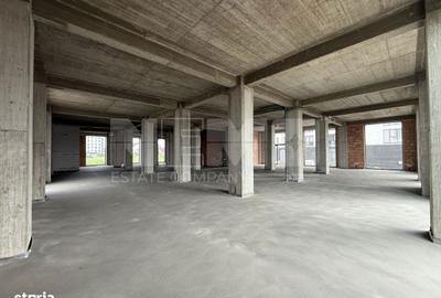 Spațiu comercial, de 550 mp, în Central - 4