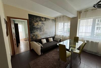 Apartament cu 3 camere semidecomandat, mobilat în Central - 1