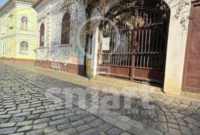 Casa in centrul istoric cu spatiu comercial si parcare proprie Zona 0 - 1