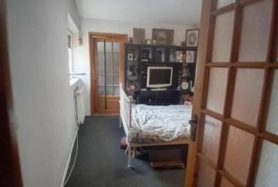 Blv BUCURESTI - casa P+1, 6cam, S-200mp - 155000 euro - 4