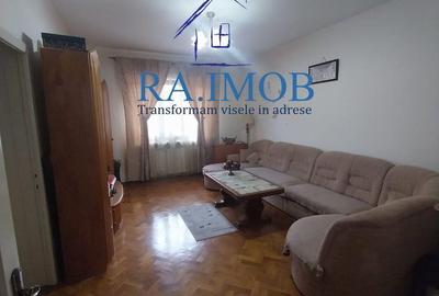 Apartament cu 3 camere decomandat în Ultracentral