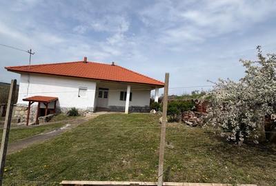 Casă cu 4 camere în Lugașu de Sus