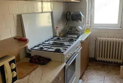 Apartament cu 3 camere semidecomandat în Podu Roș - 2