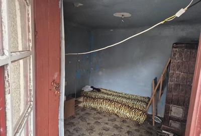 Casă cu 2 camere cu Teren 100 Mp în Central - 1