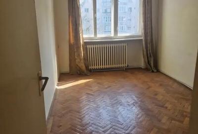 Apartament cu 4 camere semidecomandat în Piața Centrală - 1
