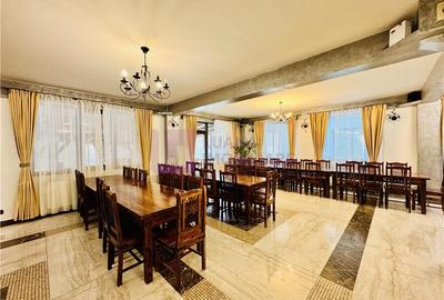 Spațiu comercial, de 800 mp, în Central - 3