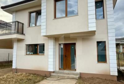 Casă cu 4 camere cu Teren 400 Mp în Luna - 1
