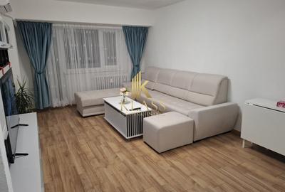 Apartament cu 3 camere decomandat, mobilat în P-ța Victoriei