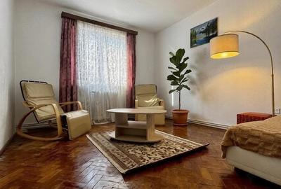 Apartament cu 4 camere semidecomandat în Central - 1