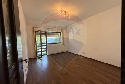 CASA  cu 5 camere de vanzare in Selimbar - 8