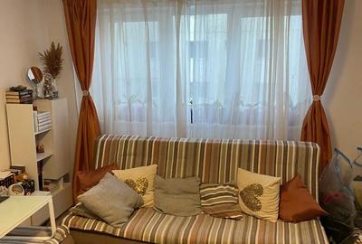 Vanzare apartament Micro 4, cu 2 camere etaj 1 40 mp renovat complet. - 1