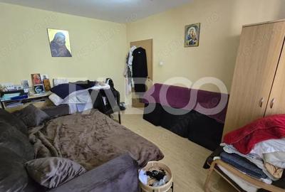Apartament cu 4 camere semidecomandat în Lupeni - 2