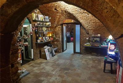 Spațiu comercial, de 100 mp, în Central - 8