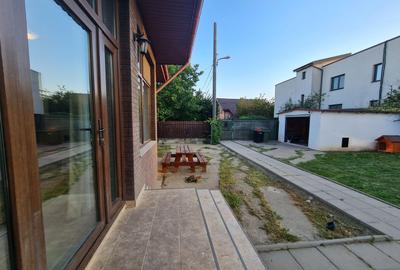 Casă individuală cu 5 camere cu Canalizare în Central - 1