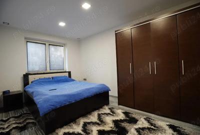 Apartament cu 3 camere semidecomandat în Central - 1